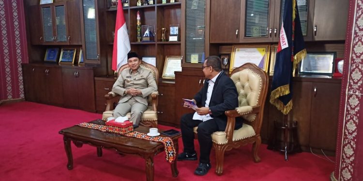 Bupati Lambar Luncurkan Program Satu Keluarga Satu Sarjana