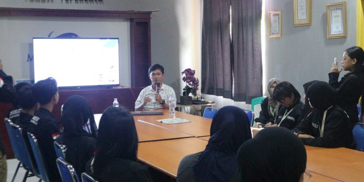Mahasiswa Ilmu Komunikasi Unila Kunjungi Media Lampung, Pelajari Teknik Press Release dan Penulisan Konten