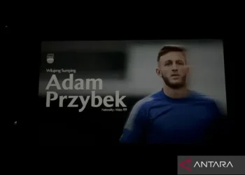Kiper Adam Przybek Gantikan Kevin Mendoza di Persib