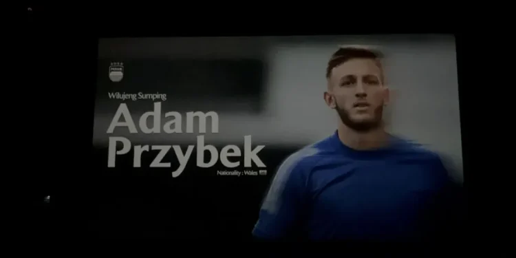Kiper Adam Przybek Gantikan Kevin Mendoza di Persib