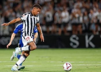 Bek Almeria Jadi Target Kluivert untuk Memperkuat Timnas Indonesia