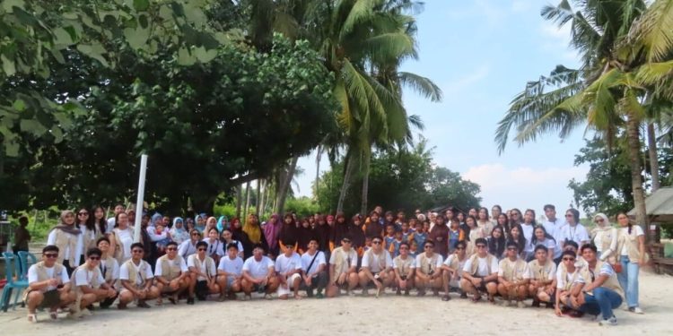 Proms FEB UI Menghadirkan Waves of Change Aksi Sosial dan Peduli Lingkungan