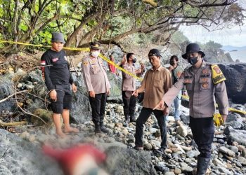 Mayat Pria Tanpa Kepala Ditemukan di Pantai Tanggamus