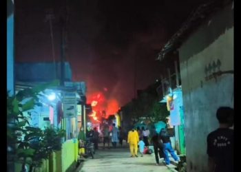 Api yang Membakar Gudang BBM di Sukajaya Masih Terus Membara Selama Lebih dari 10 Jam