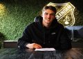 Striker asal Bandung Sabar menunggu proses dinaturalisasi