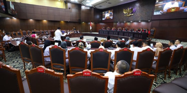 MK Menolak Gugatan Terhadap UU Pengelolaan Zakat
