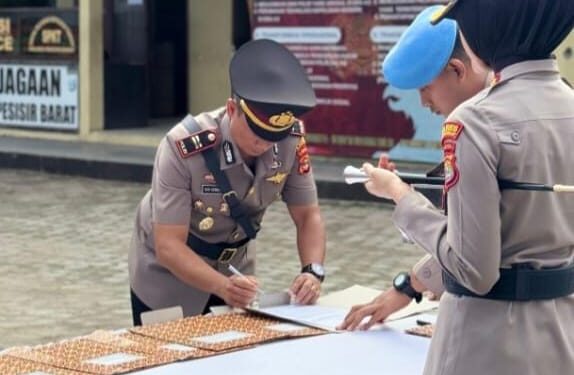 Sertijab Kapolres Pesisir Barat, Enam Pejabat Resmi Berganti