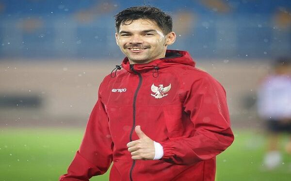 Sandy Walsh Sapa Penggemar Timnas Indonesia di Buriram United