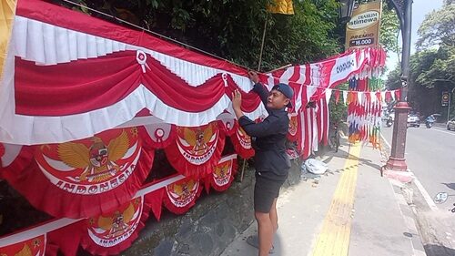 Warga Jabar Dapatkan Untung di Bandar Lampung Jualan Pernak-Pernik HUT Kemerdekaan RI