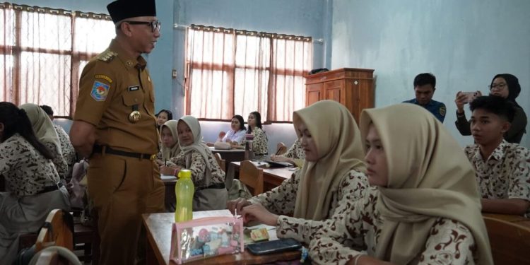 Orang Tua Siswa Sambut Baik Kebijakan Penghapusan Biaya Komite Sekolah