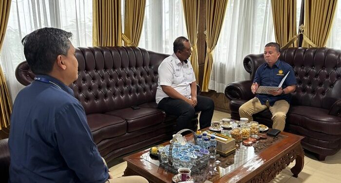 Transparansi Pajak, KPP Metro Serahkan Piagam ke Pemkab Lampung Tengah