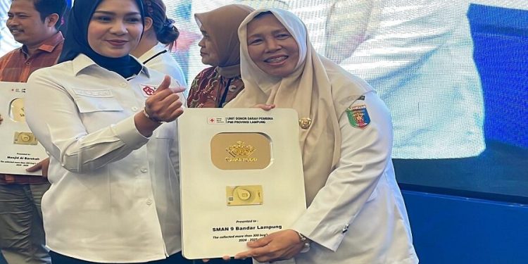 Gen Z SMAN 9 Bandar Lampung Aktif Donor Darah Raih Penghargaan dari PMI