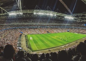 7 Aplikasi Terbaik untuk Streaming dan Menonton Pertandingan Bola Langsung