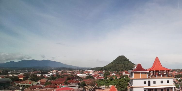 Lampung Cerah Berawan dengan Potensi Hujan pada Sabtu, 29 November 2025