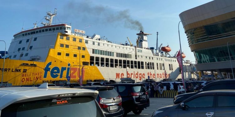 Arus Penumpang di Pelabuhan Bakauheni Menjelang Nataru Terpantau Padat