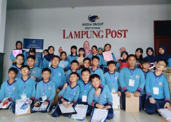 Tingkatkan Literasi, Ratusan Siswa SDN Teladan Kunjungi Media Lokal Lampung
