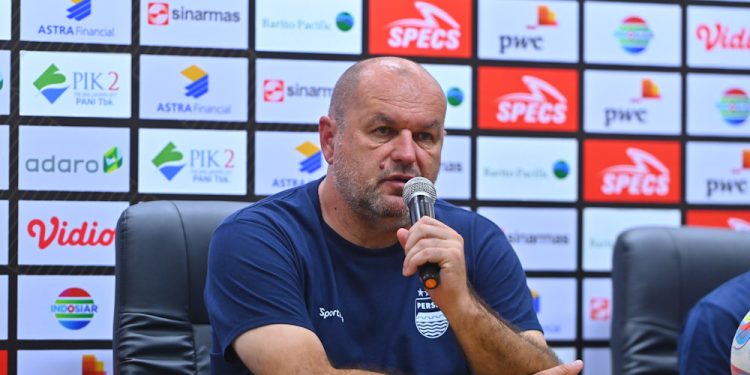 Kalah Telak dari Ratchaburi, Bojan Hodak Soroti Performa Lini Tengah